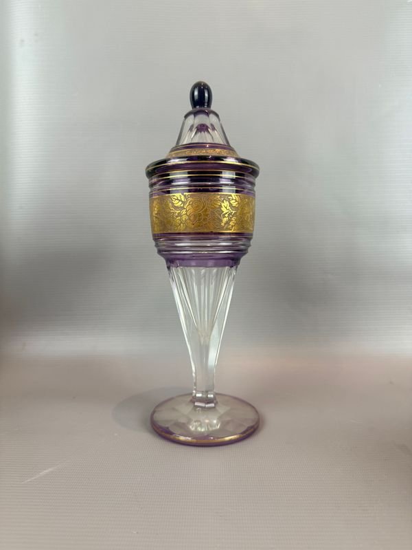 Caramelera Antigua de Cristal Violeta con Detalles Dorados