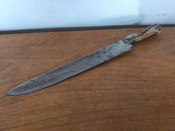 Cuchilla Artesanal de Hoja Larga con Mango de Cuerno