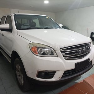 Camioneta JAC T6 4x4 Blanca - imagen 1