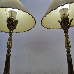 Par de Lámparas de Mesa Vintage en Metal Fundido con Pantallas Cónicas - imagen 4