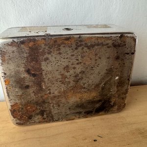Caja de Seguridad Metálica Antigua con Cerradura (Sin Llave) - imagen 2