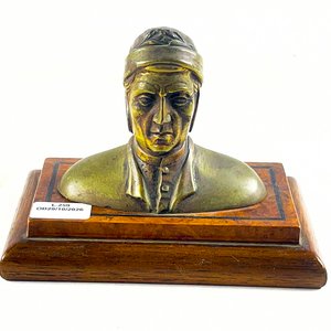 Busto en Bronce sobre Base de Madera - imagen 1