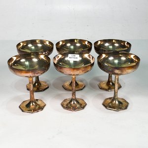 Lote siguiente: Seis Copas de Metal Vintage Estilo Coupe