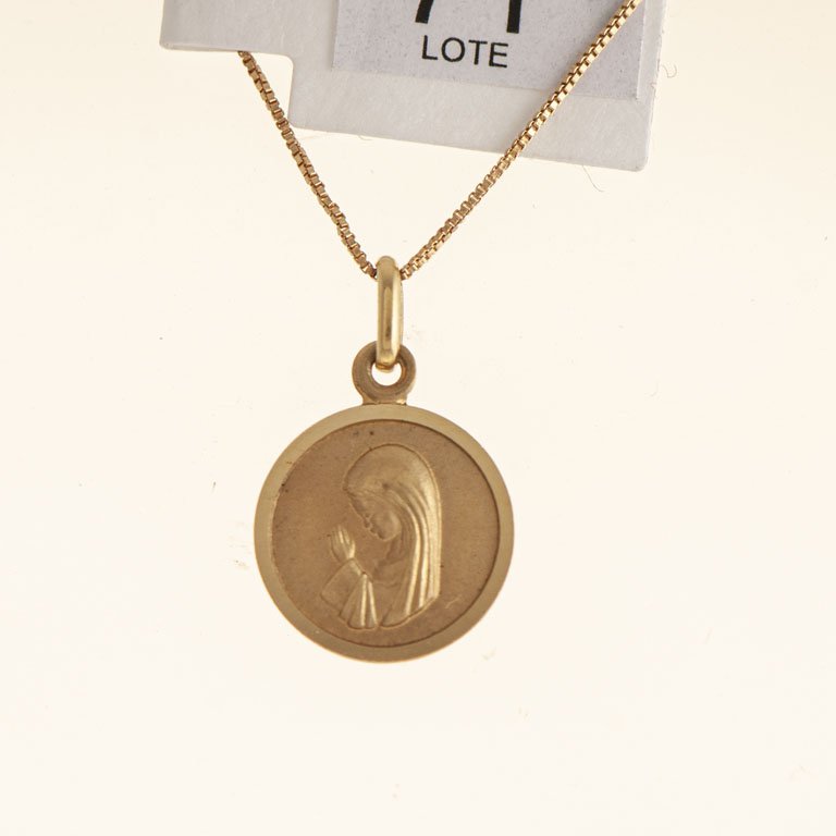 Lote siguiente: Cadena con colgante oro 18k, Virgen Niña