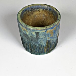 Dos piezas de cerámica firmadas: centro Ounanian y pote - imagen 3