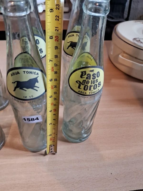 Lote de 6 botellas de vidrio de agua tónica Paso de los Toros - imagen 2