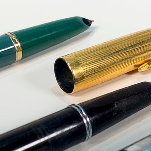 Dos Plumas Fuente Parker: Una Verde y Dorada, Otra Negra y Plateada - imagen 3
