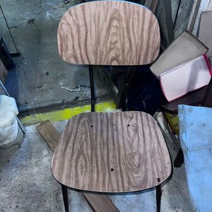 Lote de Tres Sillas para Restaurar: Una de Cerámica y Dos de Madera - imagen 3