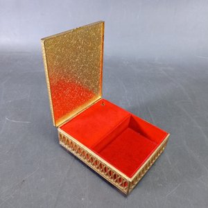 Caja Musical Metálica con Forro de Terciopelo y Diseño de Ballet - imagen 3