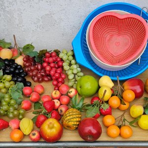 Lote siguiente: Frutas de Adorno, Coladores y Bowl con Forma de Corazón