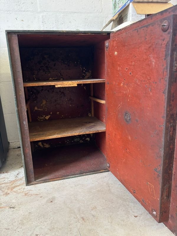 Caja fuerte y accesorios para almacenamiento - imagen 2