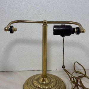Lámpara de Mesa Clásica en Bronce con Doble Brazo - imagen 5