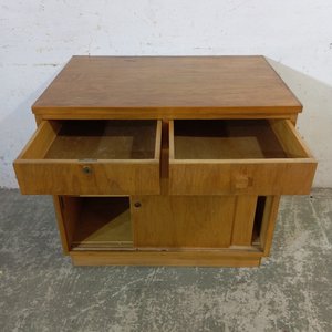Aparador Bajo de Madera con 2 Cajones y 2 Puertas Corredizas - imagen 6