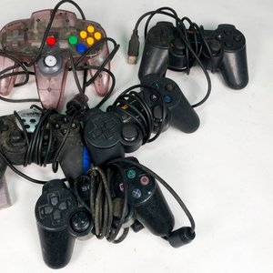 Lote de Consola Nintendo 64, Controles y Cassettes de Videojuegos - imagen 3
