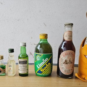 Lote de Mini Botellas de Licor, Aceite de Oliva y Bebidas Varias - imagen 4