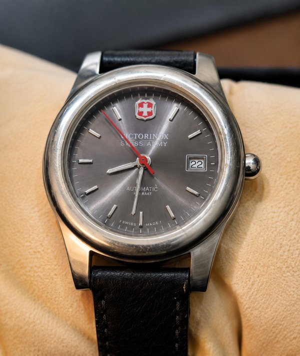 Reloj Wenger Suizo de Acero Inoxidable con Correa de Cuero