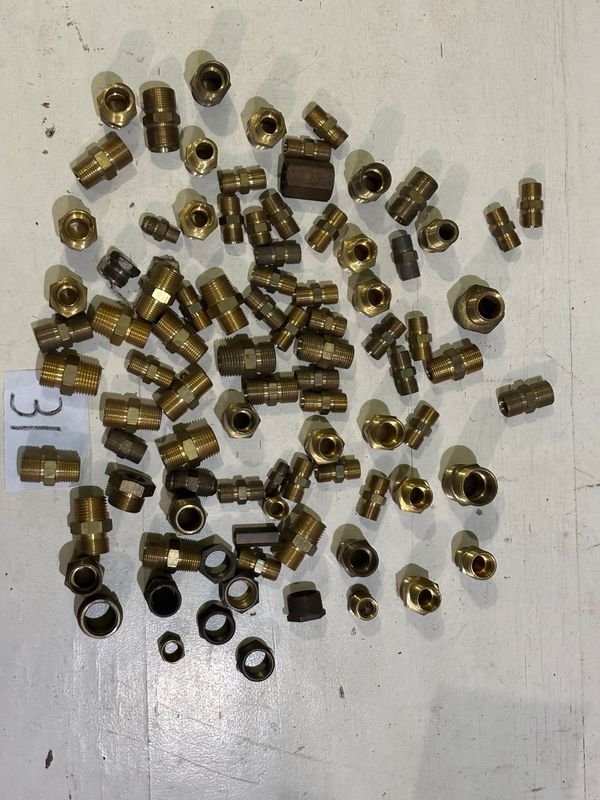 Lote de 90 Piezas de Conexiones de Bronce para Tuberías