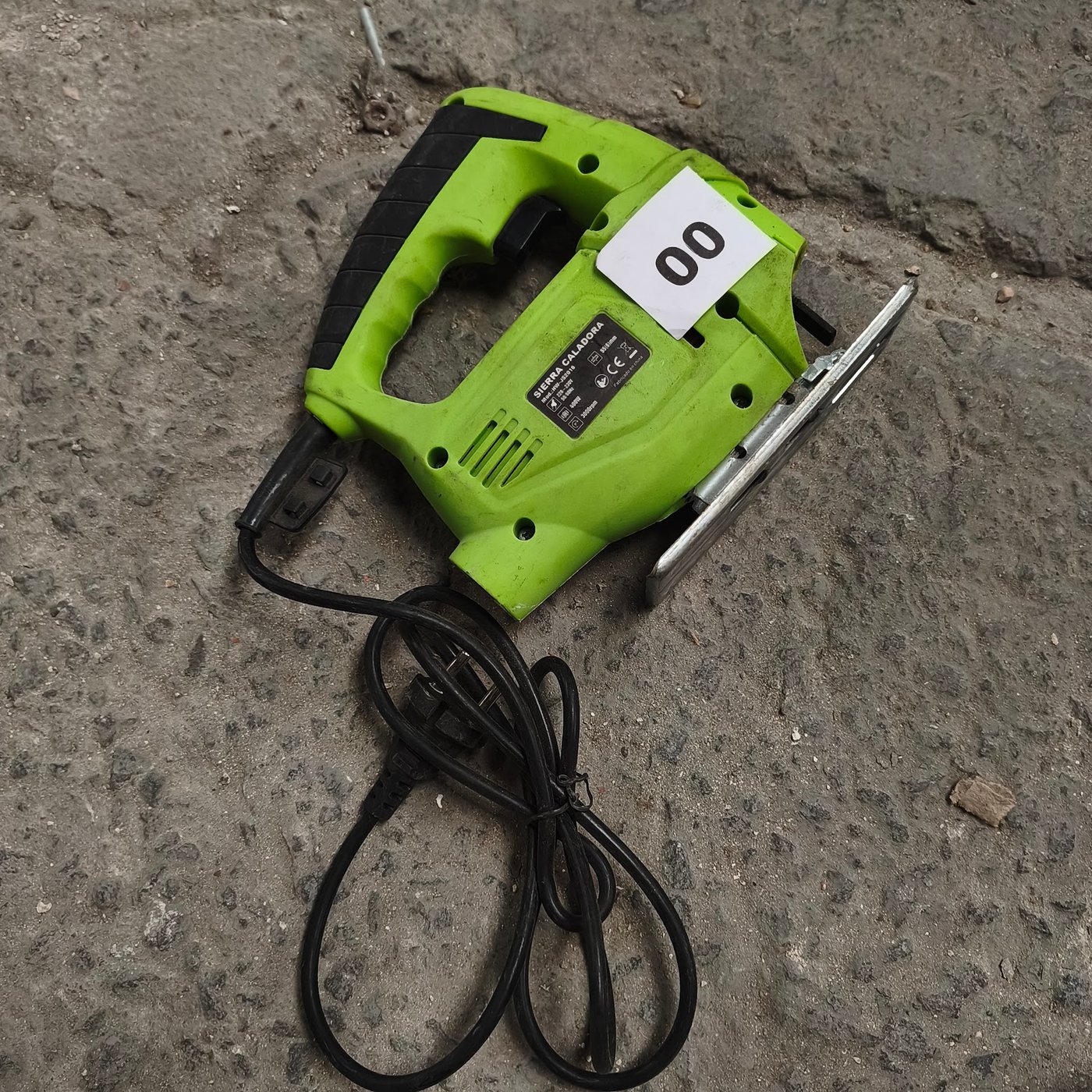 Sierra Caladora Eléctrica Verde con Base Metálica