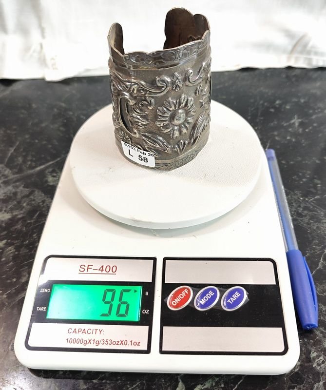 Lote siguiente: Pieza decorativa labrada en plata peruana 925