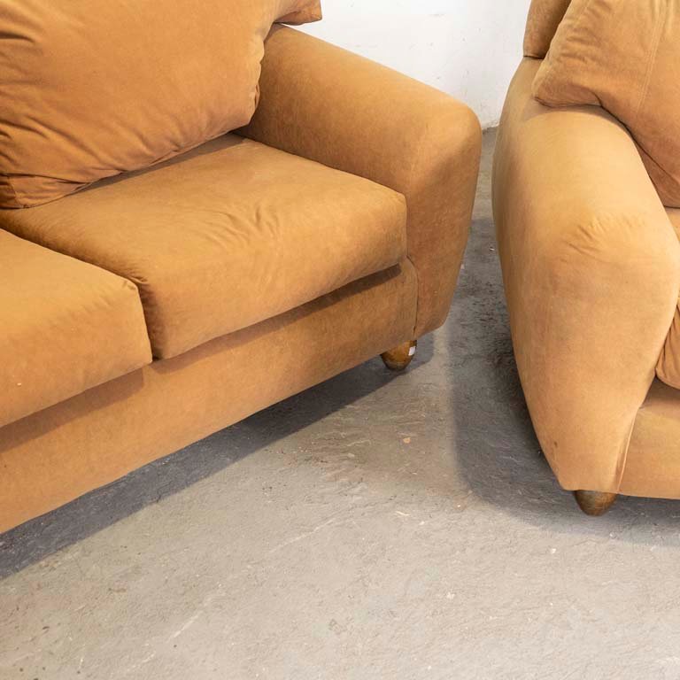Tres piezas de living tapizadas en tela: sofá y sillones de tres cuerpos - imagen 3