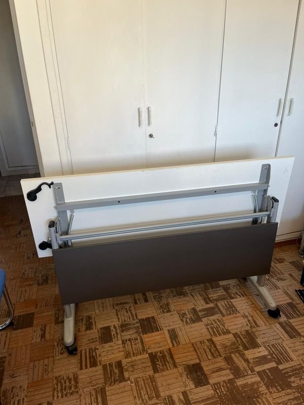 Escritorio rebatible plegable con rueditas - imagen 2