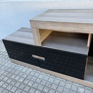 Rack de MDF Gris con Puerta Negra y Ruedas - imagen 4