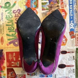 Zapatos de taco aguja Marc Fisher color morado - imagen 5