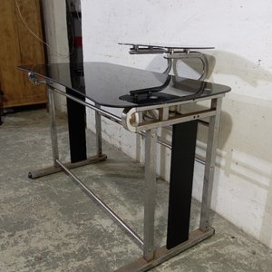 Escritorio Moderno con Estante Elevado para Monitor - Vidrio Negro y Metal - imagen 3