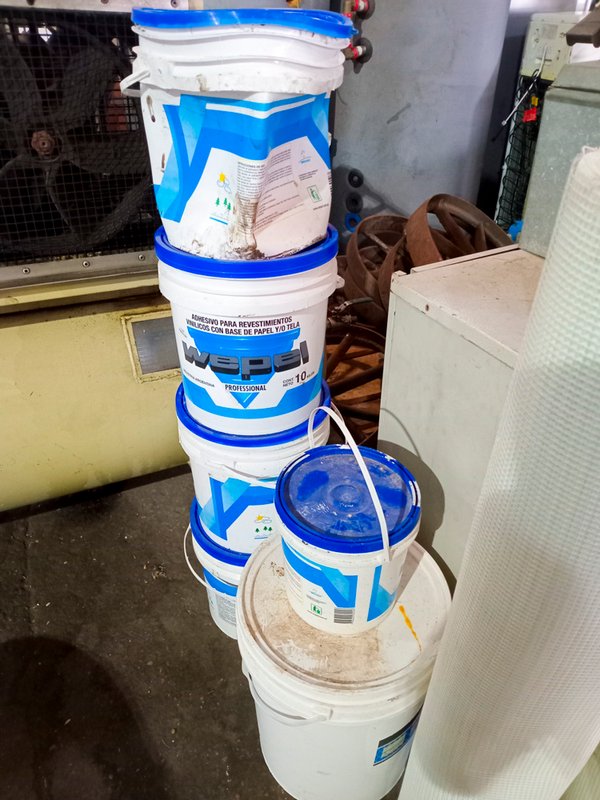 Tarros de pegamentos p/papel de tapiz en excelente estado - imagen 1