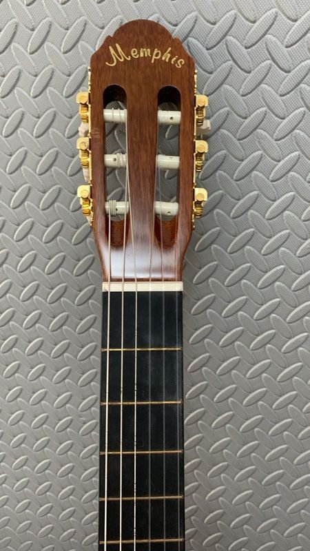 Guitarra clásica Memphis con estuche - imagen 4