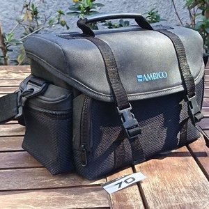 Bolso Acolchado Para Cámara o Equipo Audiovisual Marca ZAMKO, con Correa, Cierres y Divisiones Interiores - Con detalles de Uso - imagen 2