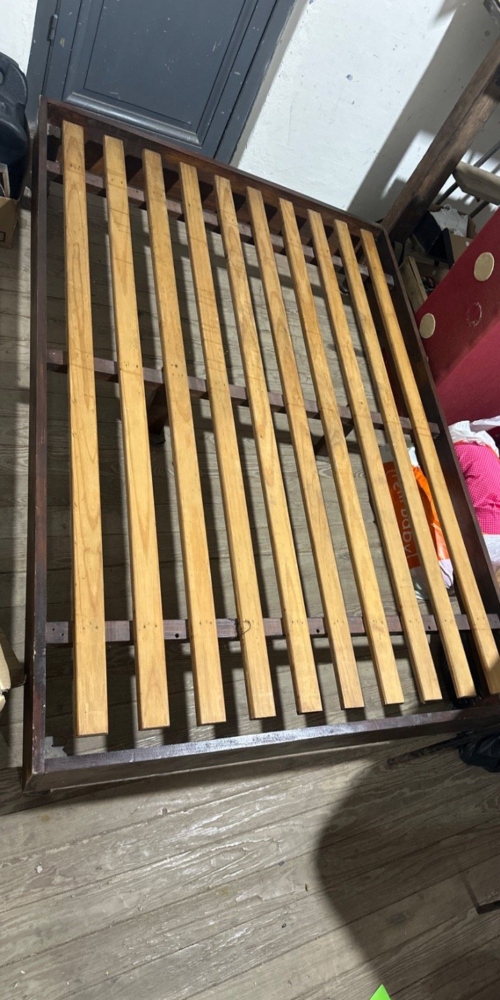 Lote anterior: Cama de madera dos plazas en buen estado