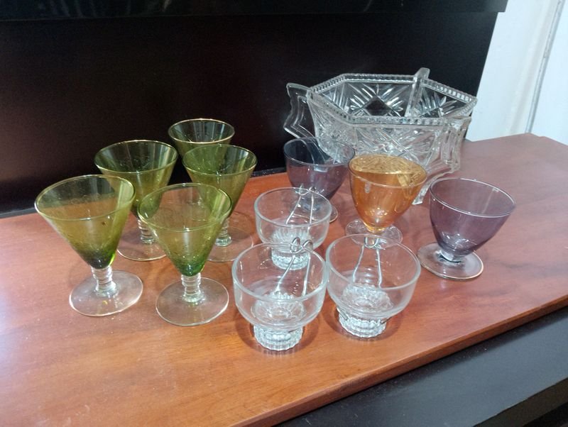 Lote siguiente: Colección de vidrio y cristal para decoración