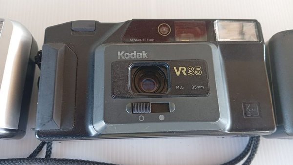 Tres cámaras fotográficas antiguas - imagen 4