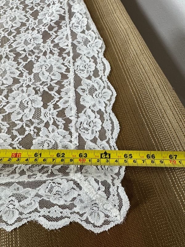 Mantel de encaje con pequeña fisura en el centro - imagen 8