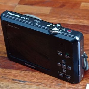 Lote de Cámara Panasonic Lumix, VHS PlayPak y Accesorios - imagen 2