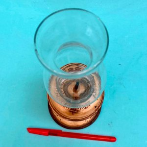 Antigua lámpara a queroseno sellada made in Grmany. Tiene su tubo original . Altura total en el tubo 27 cm. - imagen 11