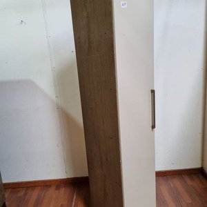 Mueble Auxiliar Alto con Puerta y Estantes Interiores - imagen 3