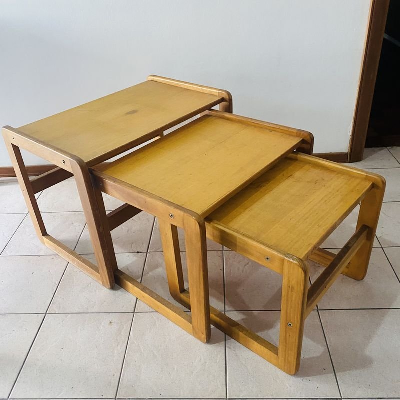Lote siguiente: Muebles de madera maciza en buen estado
