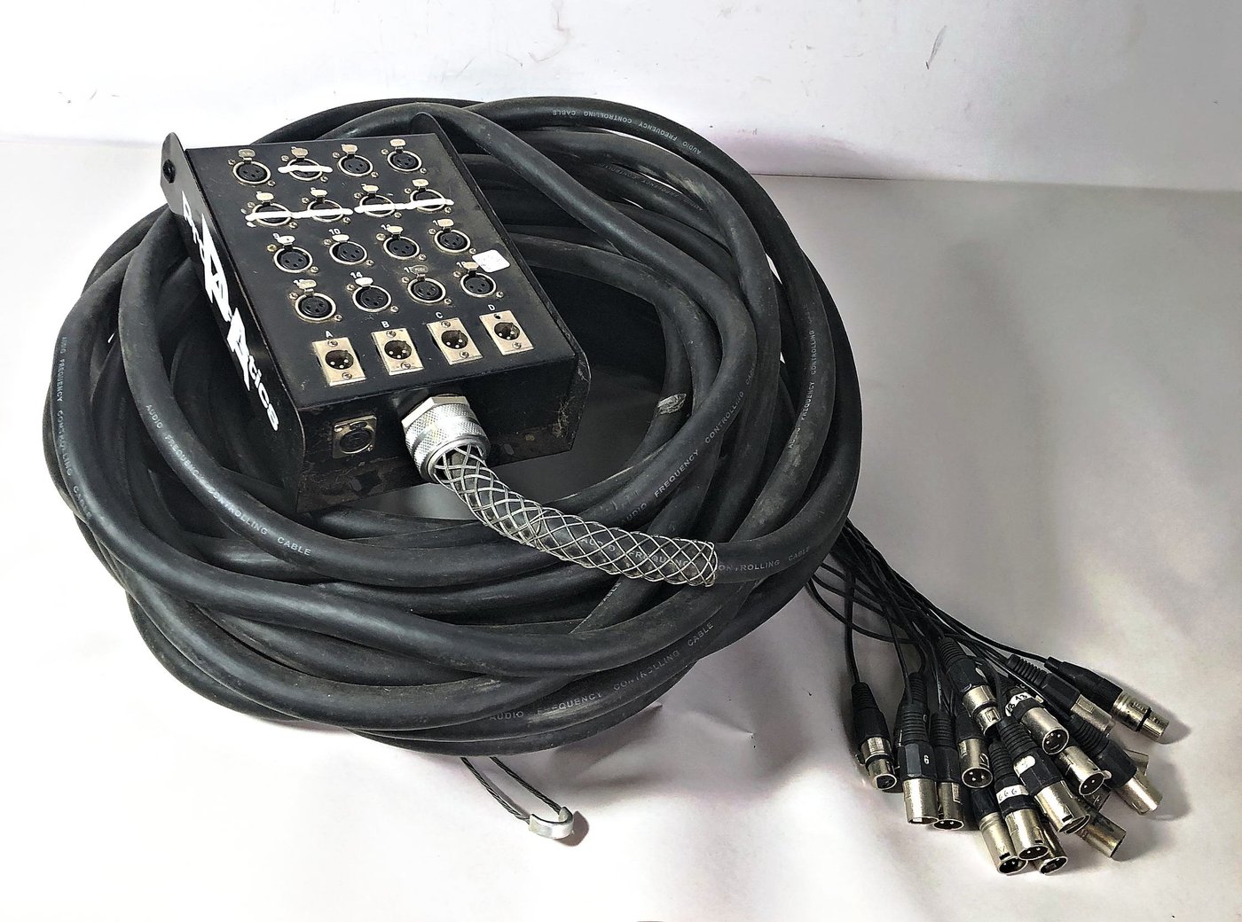Medusa de Audio Profesional con 16 Canales y Conectores XLR