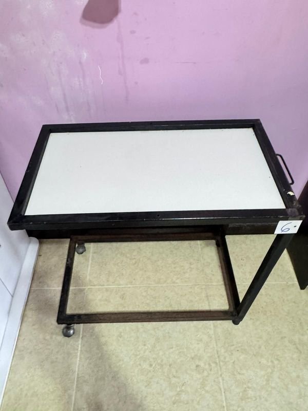 MESA AUXILIAR DE HIERRO C/ RUEDAS - imagen 2