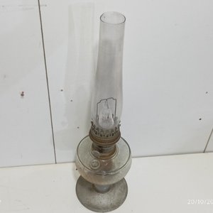 Antiguo Farol Lámpara a Kerosene Tipo Aladdin con Pie Metálico y Depósito de Vidrio - imagen 5