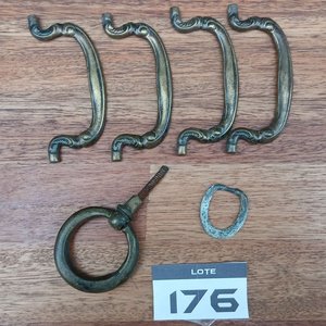 Lote de Herrajes y Tiradores Antiguos Ornamentales en Bronce - imagen 5