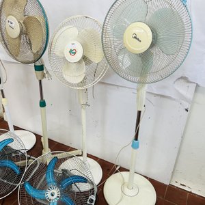 Lote de 6 Ventiladores: 4 de Pie y 2 de Colgar - imagen 2