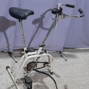 Bicicleta Fija Blanca para Ejercicio - imagen 3