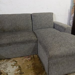 Sofá Esquinero Gris con 2 Pufs Banqueta a Juego - imagen 5