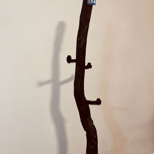 Perchero Rústico de Madera con Base de Hierro y 3 Ganchos - imagen 5
