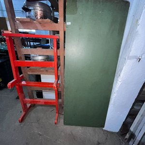Mesa de Trabajo con Dos Caballetes Bajos - imagen 3