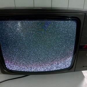 Lote siguiente: Televisor Antiguo ITT de 16 Pulgadas