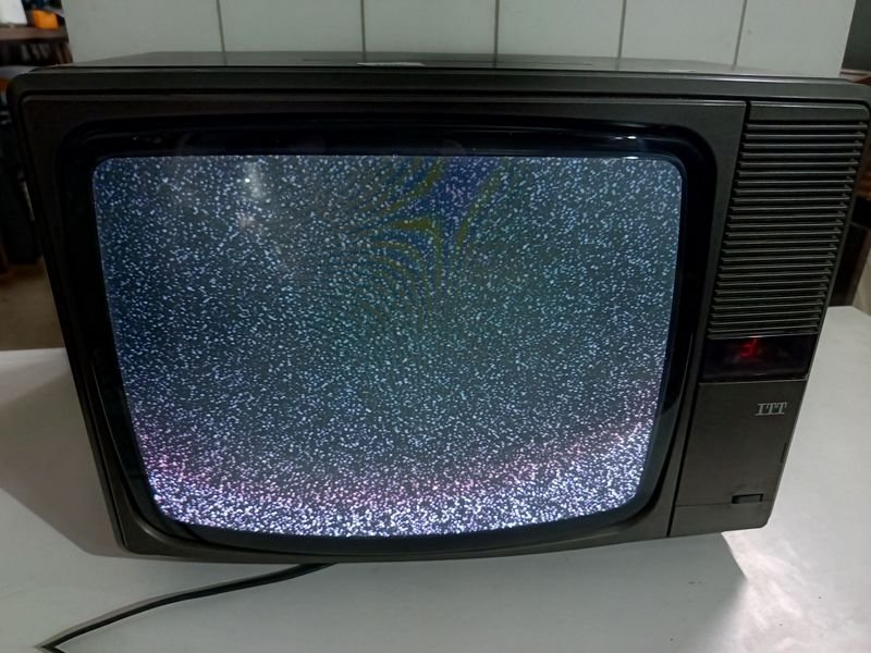 Televisor Antiguo ITT de 16 Pulgadas